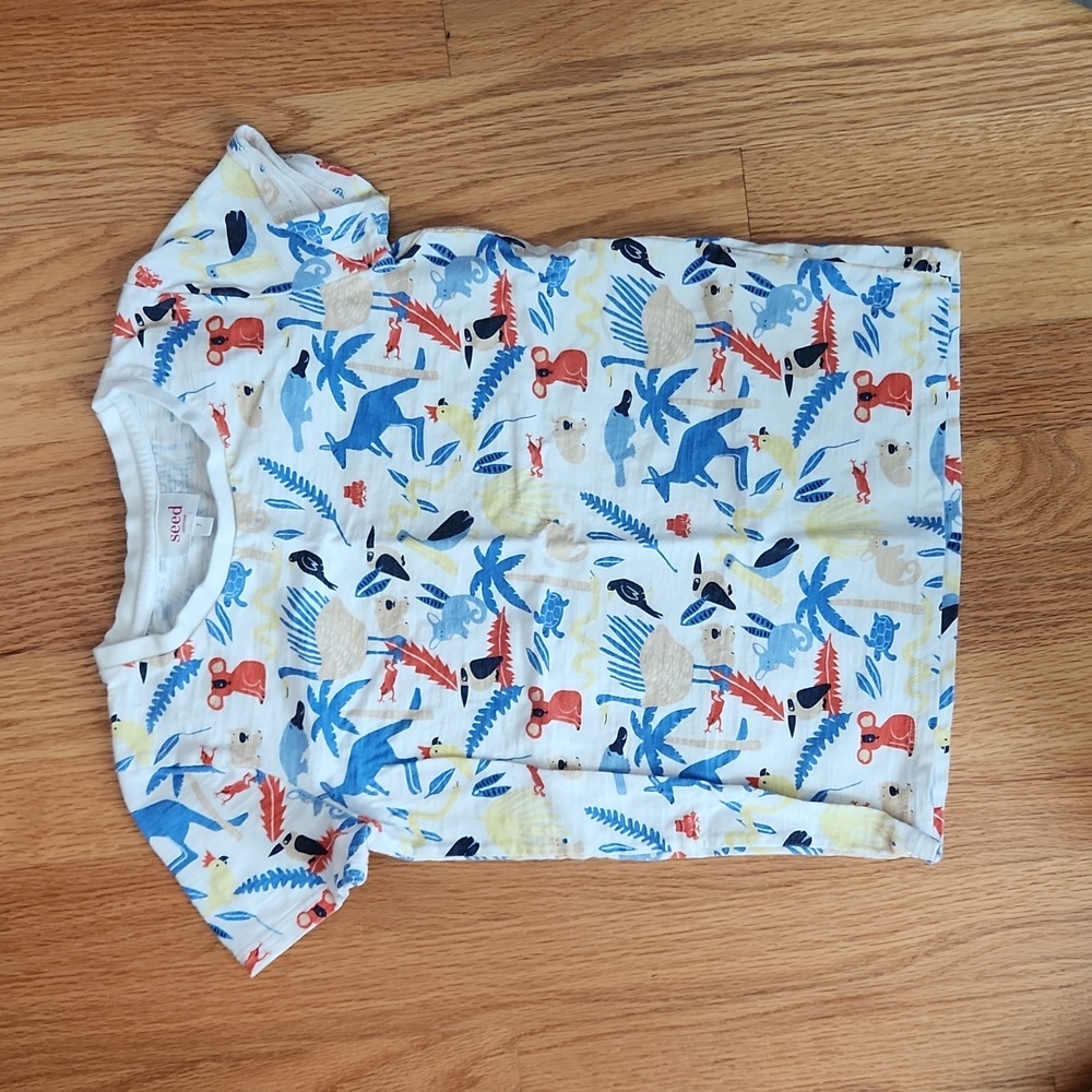 Seed, size 7, shirt sleeve crew neck shirt w/pattern
